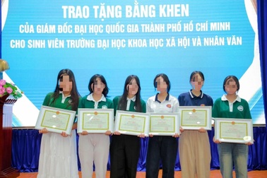 Những chiếc bằng khen vì nhường chỗ gây… tâm tư