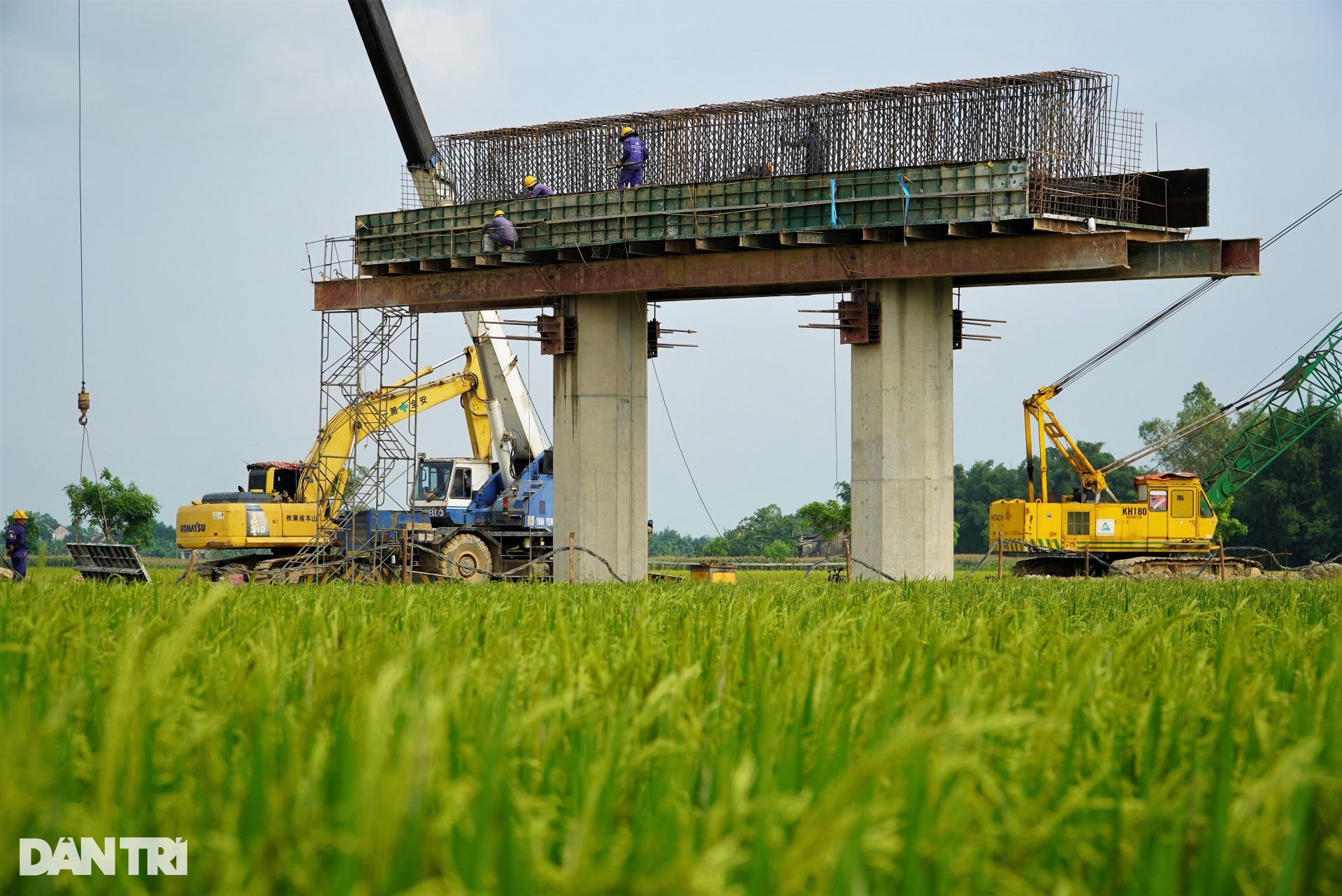 Hình hài cây cầu 1.200 tỷ đồng vượt sông dài nhất tuyến cao tốc Bắc - Nam - 7 Hình hài cây cầu 1.200 tỷ đồng vượt sông dài nhất tuyến cao tốc Bắc - Nam - 7