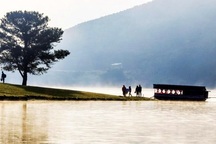 Nam thanh niên gieo mình xuống hồ Suối Vàng, xác nổi cạnh cây thông cô đơn