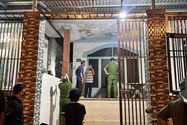 Thi thể người đàn ông đang phân hủy trong căn nhà ở TPHCM