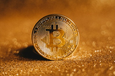 Tròn 1 năm bitcoin lập đỉnh 126.000 USD: Vì sao không còn sập sâu?