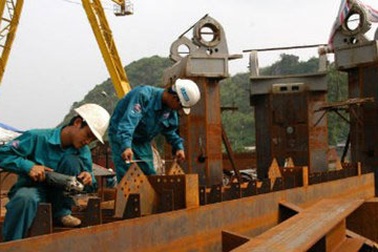 Hàng nội địa bị đối xử tệ bạc trong đấu thầu