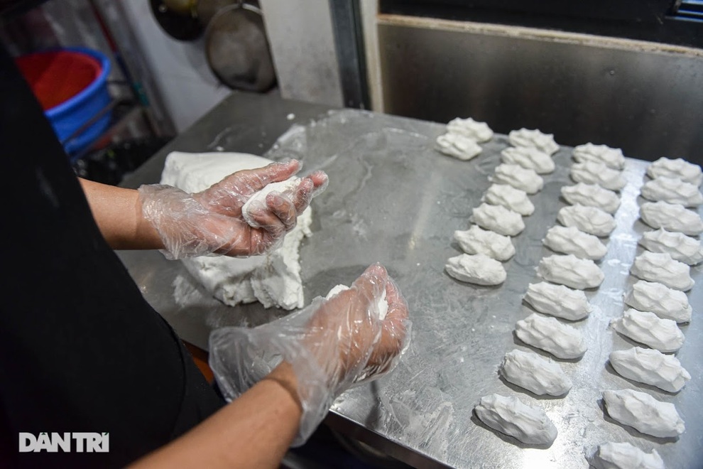 Tìm lại hương vị Việt trong món bánh nếp trứ danh Hà thành - 5 Tìm lại hương vị Việt trong món bánh nếp trứ danh Hà thành - 5