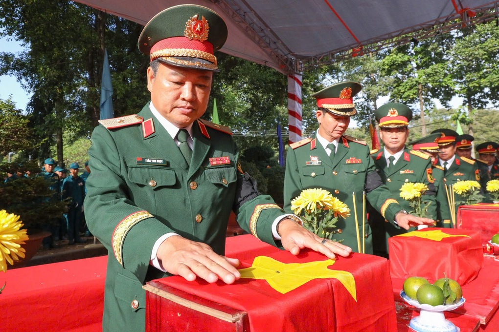 An táng 172 hài cốt liệt sỹ quân tình nguyện hy sinh ở Campuchia - 1 An táng 172 hài cốt liệt sỹ quân tình nguyện hy sinh ở Campuchia - 1