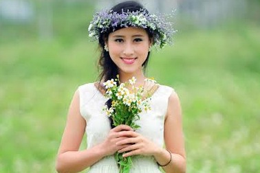 Nữ sinh Huế khoe sắc trắng tinh khôi