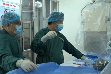 Học tập và làm theo Bác bằng tấm lòng người thầy thuốc