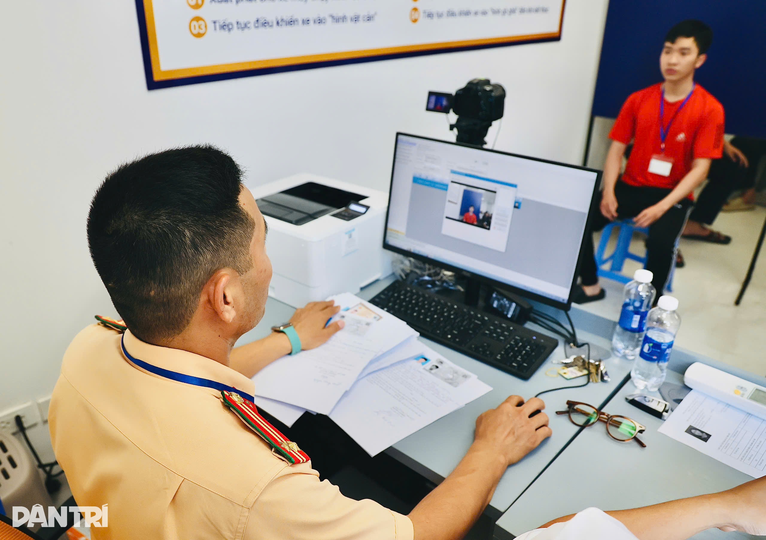 Cục CSGT: Đỗ sát hạch và cấp đổi GPLX thành công là có thể lái xe - 1
