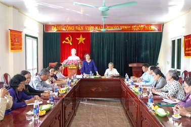 Hội Khuyến học tỉnh Phú Thọ và Long An trao đổi kinh nghiệm công tác khuyến học