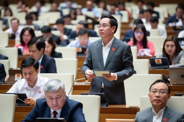 "Bác sĩ được mở phòng khám tư, giáo viên dạy thêm là quyền lợi chính đáng"