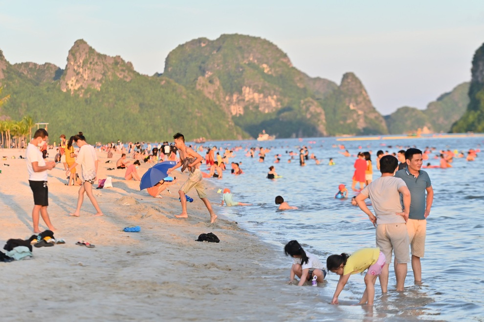 Hơn 100 ngày không có ca nhiễm cộng đồng, Quảng Ninh thay đổi chiến lược - 2 Hơn 100 ngày không có ca nhiễm cộng đồng, Quảng Ninh thay đổi chiến lược - 2