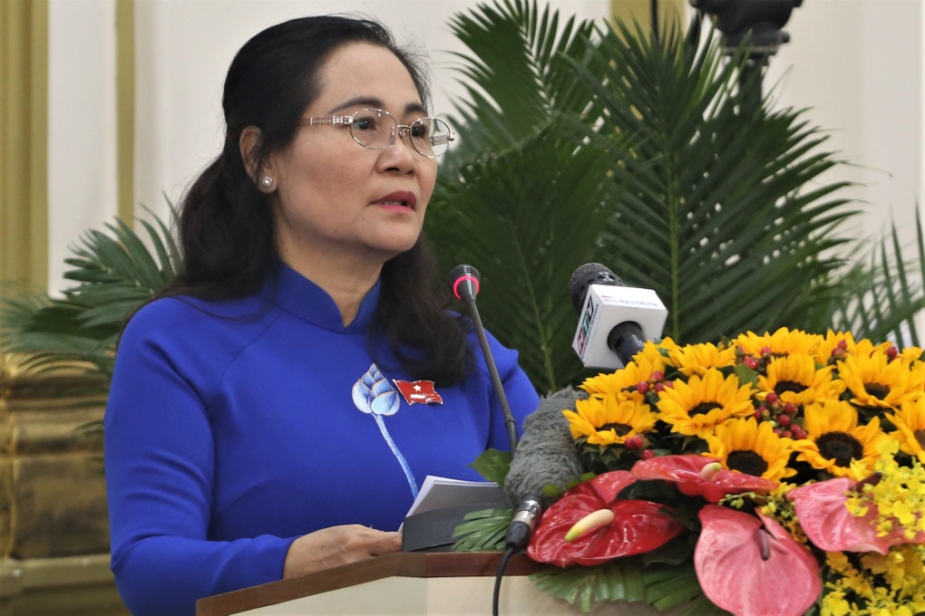 TPHCM: Quảng cáo, rao vặt gài móc câu, dao lam để làm khó cơ quan chức năng - 3 TPHCM: Quảng cáo, rao vặt gài móc câu, dao lam để làm khó cơ quan chức năng - 3