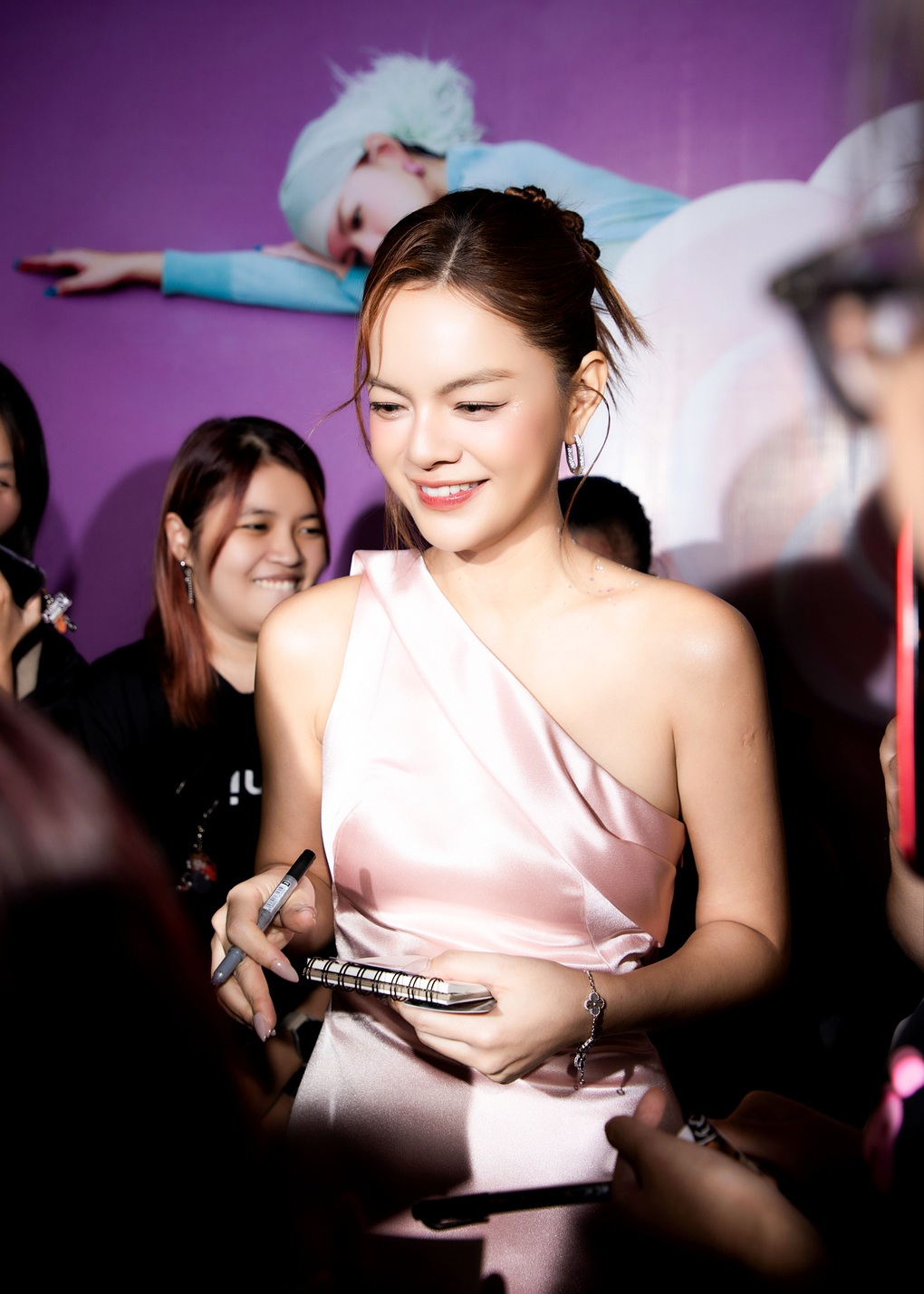 Ca sĩ Phạm Quỳnh Anh hiếm hoi nhắc về chồng cũ - 1 Ca sĩ Phạm Quỳnh Anh hiếm hoi nhắc về chồng cũ - 1