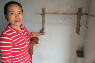 Đôi vợ chồng theo "Hội thánh" phá bàn thờ, đập bát hương của chủ nhà trọ