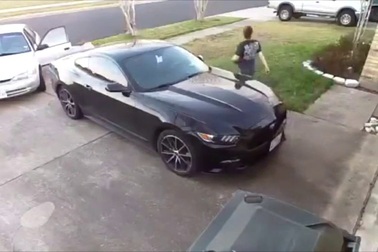 Ford Mustang bị "ngược đãi" thậm tệ