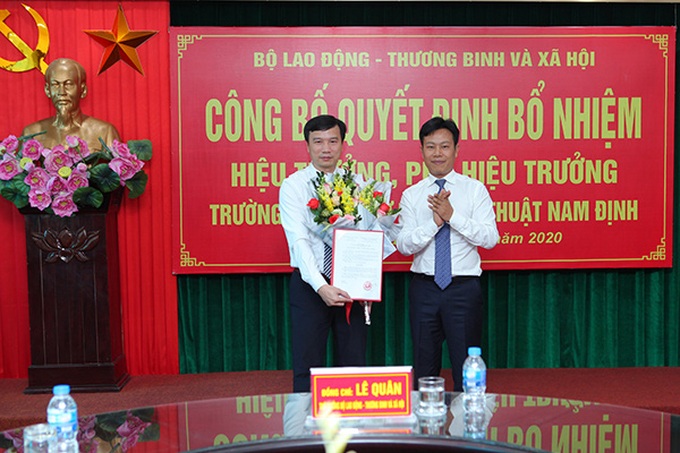 Công bố Quyết định bổ nhiệm Hiệu trưởng và Phó Hiệu trưởng Trường Đại học Sư phạm Kỹ thuật Nam Định - Ảnh 1. Công bố Quyết định bổ nhiệm Hiệu trưởng và Phó Hiệu trưởng Trường Đại học Sư phạm Kỹ thuật Nam Định - Ảnh 1.