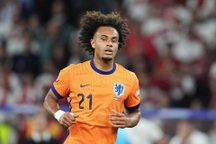 "Bom tấn" Zirkzee giá trị như thế nào đối với Man Utd?