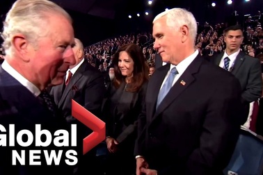 Video Thái tử Anh “phớt lờ” Phó tổng thống Mỹ