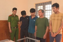 "Bênh" nhóm đánh bạc, 4 người trong gia đình tấn công lực lượng công an xã