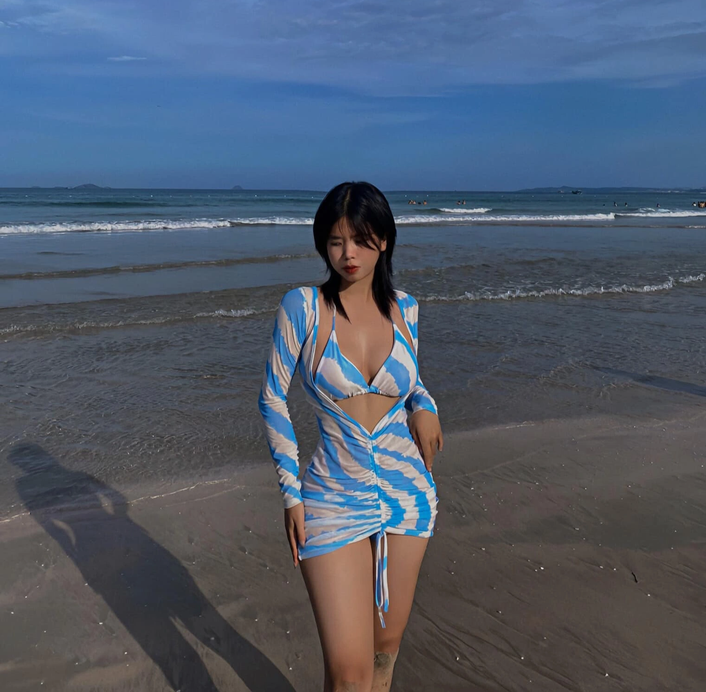 Nữ rapper 17 tuổi gây sốt khi lần đầu khoe ảnh bikini nóng bỏng - 1 Nữ rapper 17 tuổi gây sốt khi lần đầu khoe ảnh bikini nóng bỏng - 1