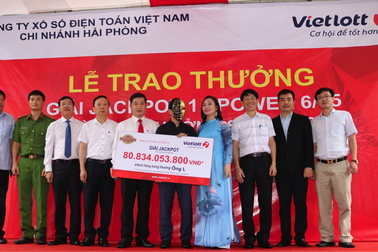 Kiên trì mua một dãy số suốt 1 năm, người đàn ông trúng số 80 tỷ đồng