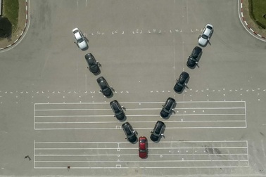 Màn diễu hành ấn tượng của dàn xe VinFast Lux tại Hà Nội