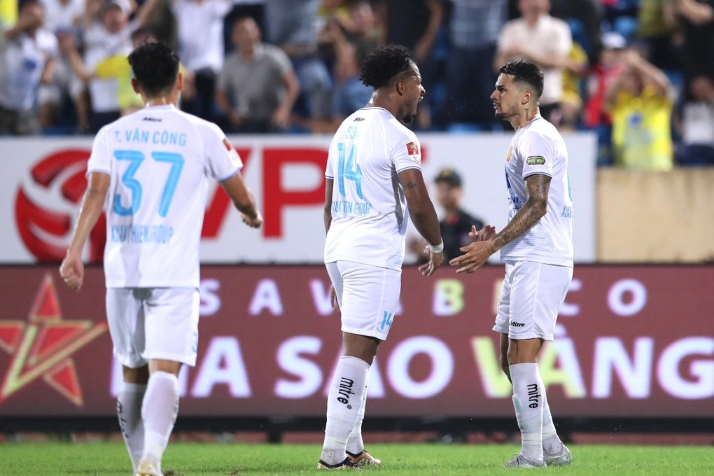 CLB Nam Định toàn thắng cả 3 trận đấu tại V-League - 2 CLB Nam Định toàn thắng cả 3 trận đấu tại V-League - 2