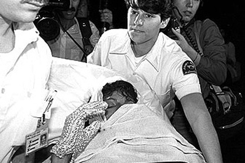 Video clip Michael Jackson bị cháy tóc được tung lên mạng