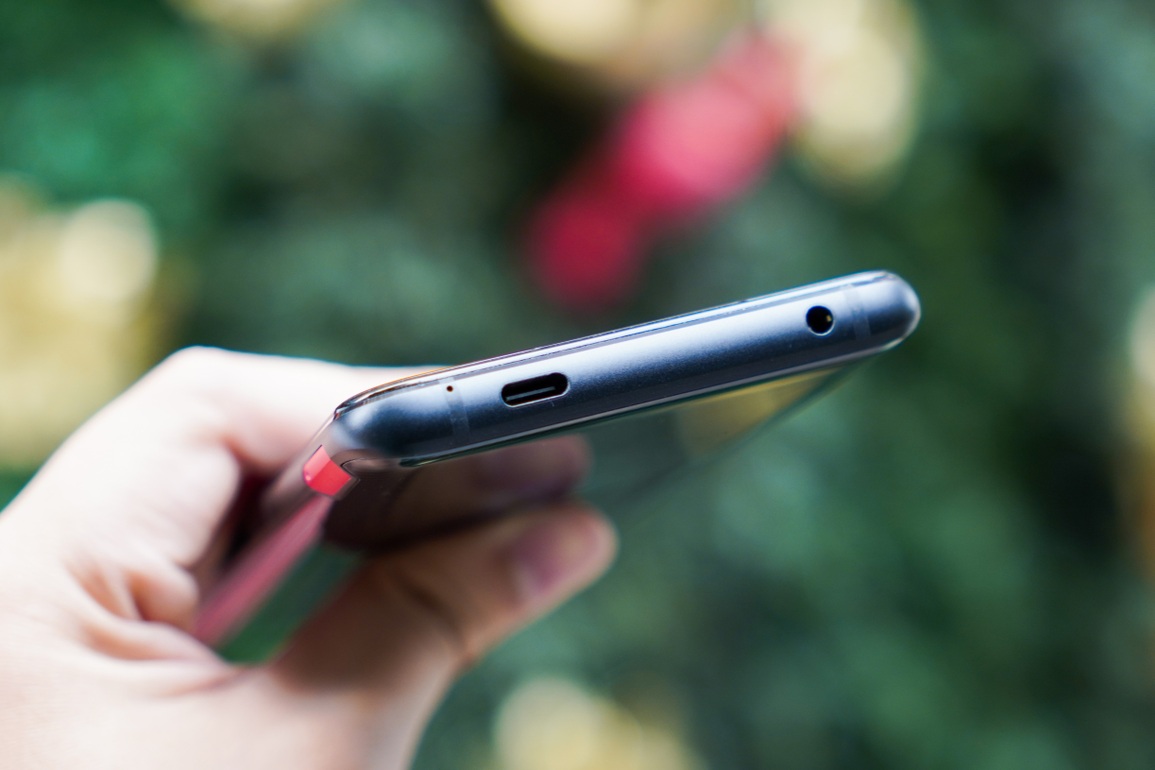 Đánh giá ROG Phone 5: thiết kế hầm hố, nhiều tính năng đặc biệt - 9 Đánh giá ROG Phone 5: thiết kế hầm hố, nhiều tính năng đặc biệt - 9