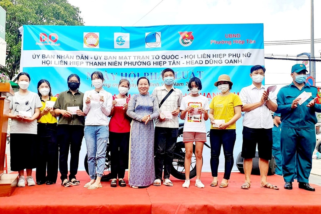Ứng dụng công nghệ để phổ biến pháp luật đến từng người dân - 3 Ứng dụng công nghệ để phổ biến pháp luật đến từng người dân - 3