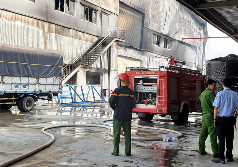 Công ty sản xuất nệm mút tại Bình Dương chìm trong “biển lửa” - 10 Công ty sản xuất nệm mút tại Bình Dương chìm trong “biển lửa” - 10