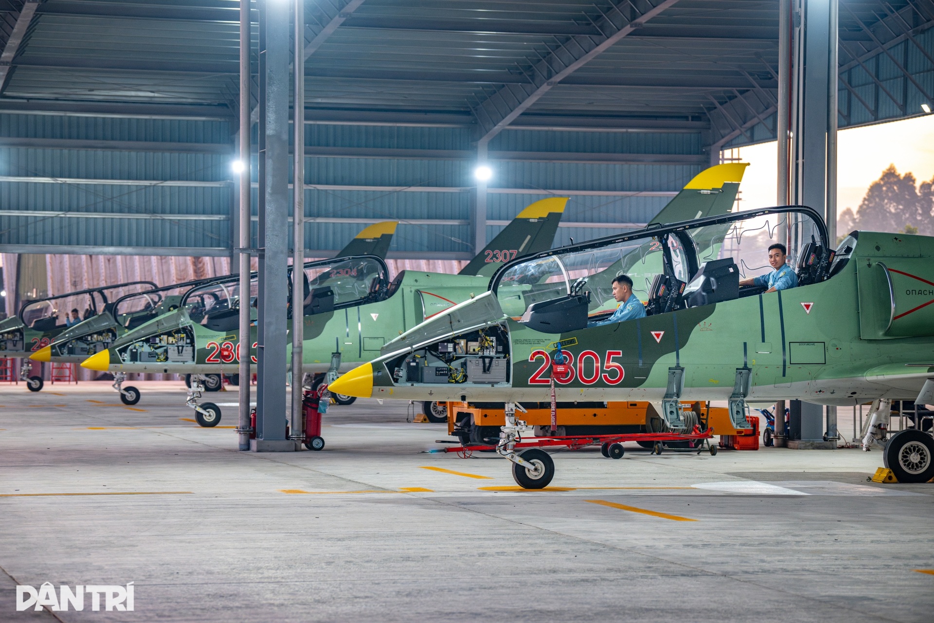 Đội hình mũi tên 5 tiêm kích SU-30MK2 đầy uy lực chuẩn bị cho đại lễ A80 - 11 Đội hình mũi tên 5 tiêm kích SU-30MK2 đầy uy lực chuẩn bị cho đại lễ A80 - 11