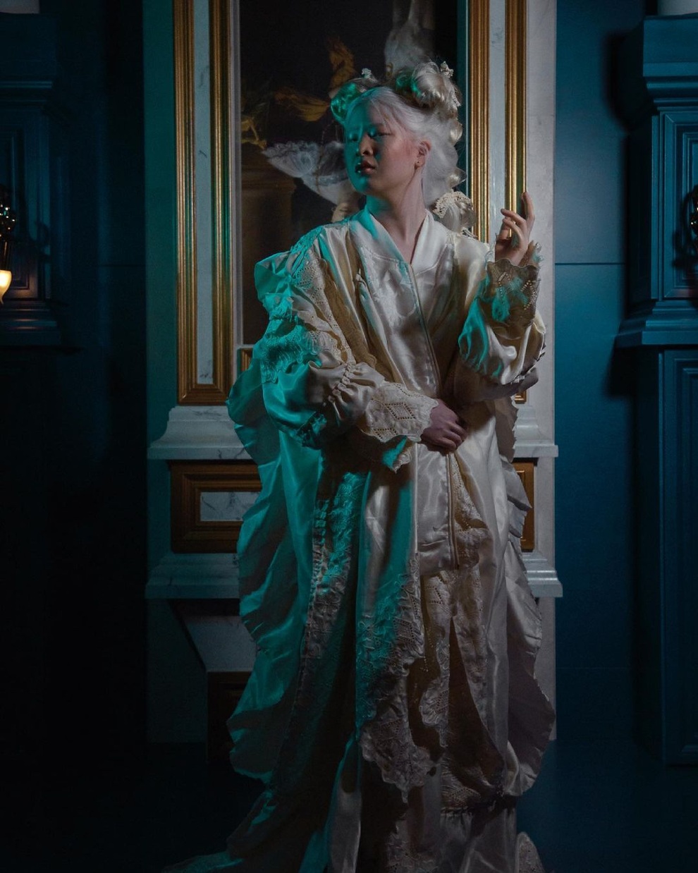 Cô gái bạch tạng từng bị cha mẹ bỏ rơi, trở thành người mẫu tạp chí Vogue - 2