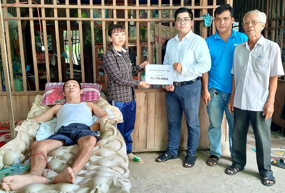 Người đàn ông nằm liệt bị kẻ giả danh nhà hảo tâm lừa mất gần 9 triệu đồng - 2 Người đàn ông nằm liệt bị kẻ giả danh nhà hảo tâm lừa mất gần 9 triệu đồng - 2