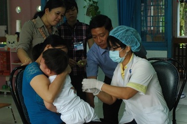 Vụ 60 trẻ bị tiêm nhầm nước cất: Đã tiêm lại cho các trẻ