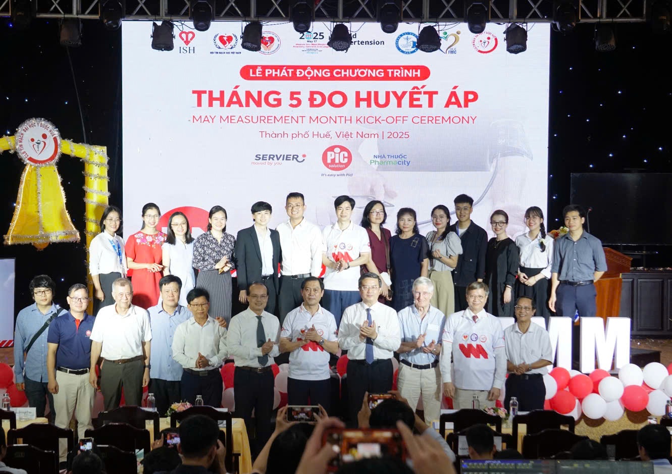 Huế hưởng ứng tháng 5 đo huyết áp - 2
