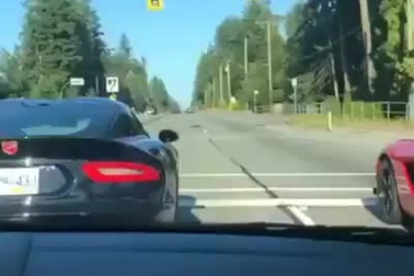 Hai siêu xe trổ tài đua tốc độ và cái kết