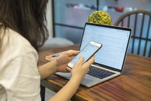 Ứng dụng quản lý nhân sự trong dịch Covid-19: Kẻ khóc, người cười