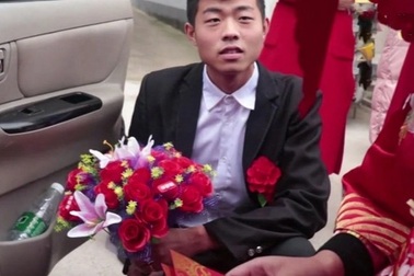 Cô dâu đòi 350 triệu đồng mới xuống xe, chú rể bực mình tuyên bố hủy hôn