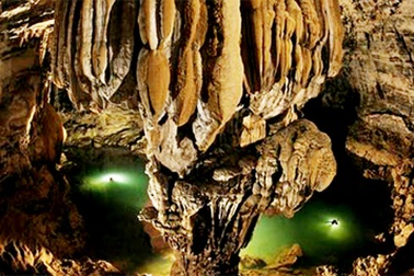 Vòng cung hang động kỳ vĩ ở Tân Hóa