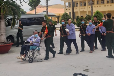 Cựu đại tá quân đội sản xuất xăng giả được đề nghị giảm án