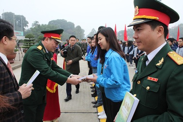 Tuổi trẻ Việt Nam nhớ lời Di chúc theo chân Bác