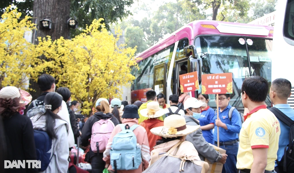 Choáng với giá vé tàu xe Tết, nam sinh tính chạy xe máy gần 1.400km về quê - 4 Choáng với giá vé tàu xe Tết, nam sinh tính chạy xe máy gần 1.400km về quê - 4