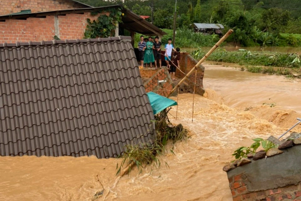 Mưa lớn làm sập 2 căn nhà ở Kon Tum - 2 Mưa lớn làm sập 2 căn nhà ở Kon Tum - 2