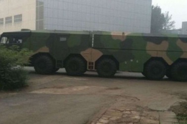 Lộ ảnh xe phóng tên lửa lớn chưa từng có của Trung Quốc