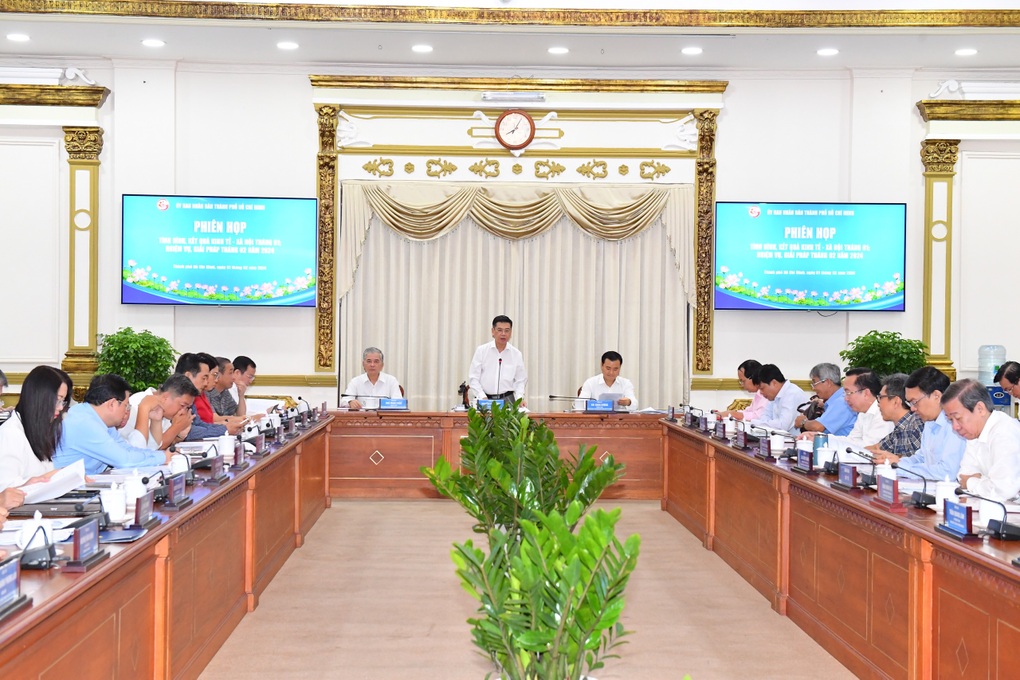 Lãnh đạo TPHCM cảnh báo về việc flycam mang vật liệu nổ tại nơi đông người - 1 Lãnh đạo TPHCM cảnh báo về việc flycam mang vật liệu nổ tại nơi đông người - 1