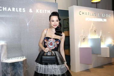 Angela Phương Trinh đầy gợi cảm và nóng bỏng trong một sự kiện thời trang