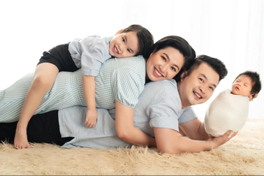 Chồng nước mắt ngắn dài khi vợ U40 đi đẻ, vết mổ mới chồng lên vết sẹo cũ