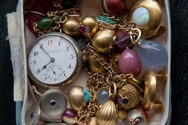 Phát hiện kho báu khổng lồ bên trong biệt thự cổ ở St. Petersburg