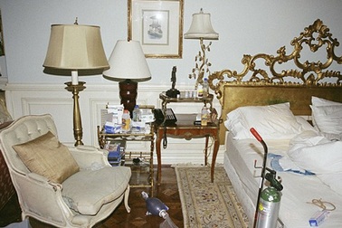 Sốc trước loạt ảnh về căn phòng hỗn loạn của Michael Jackson 