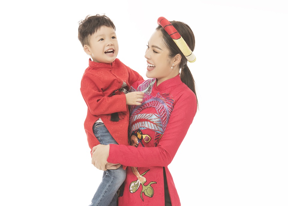 Dương Cẩm Lynh “Tiệm ăn Dì ghẻ” lần đầu bật mí về cái Tết đặc biệt - 10 Dương Cẩm Lynh “Tiệm ăn Dì ghẻ” lần đầu bật mí về cái Tết đặc biệt - 10